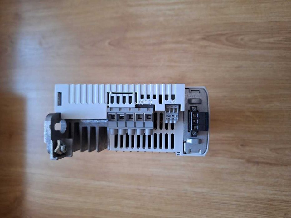 Przemiennik częstotliwości (falownik) dla silnika 3f 400VAC