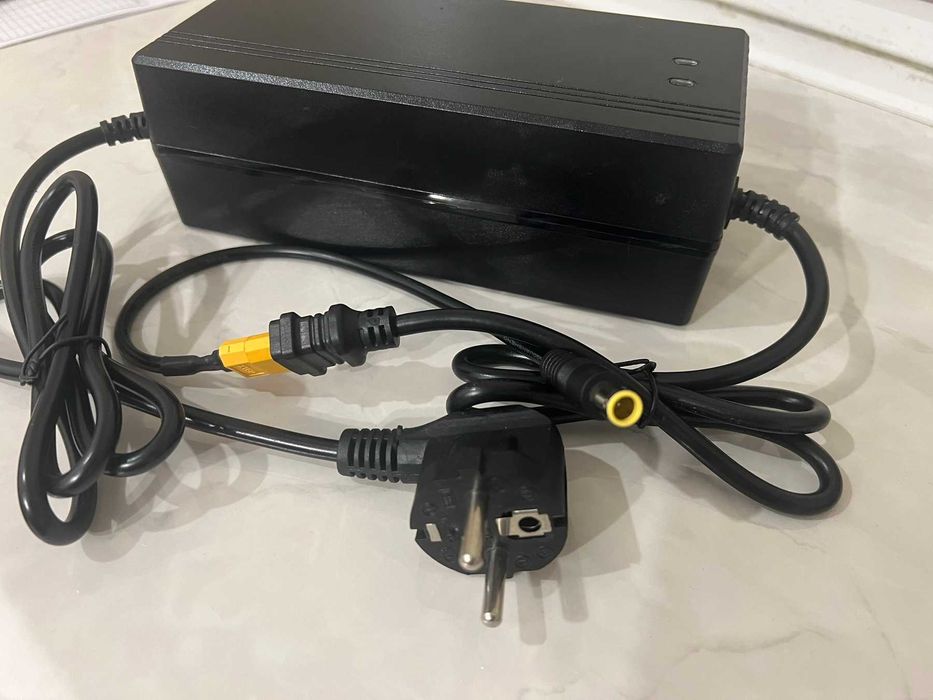 Зарядне до BLUETTI T200S  блок живлення 25.2V/8A зарядка EB 70