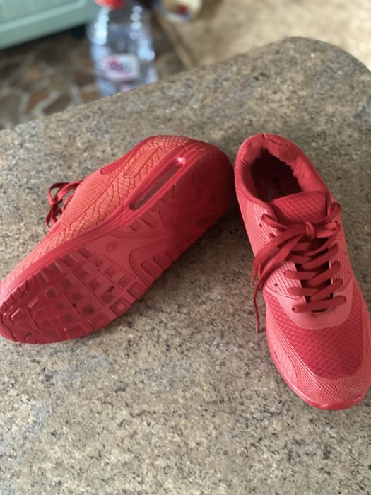 Кросівки чоловічі