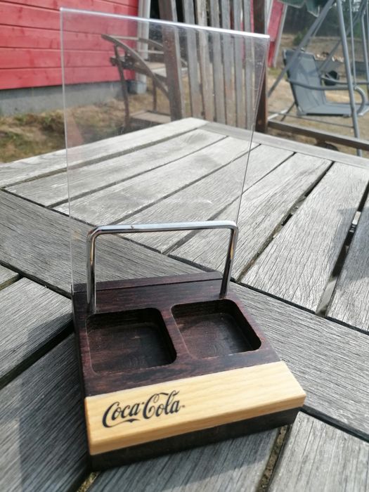 Różne rzeczy po zamknięciu restauracji szkło garnki sprzęt