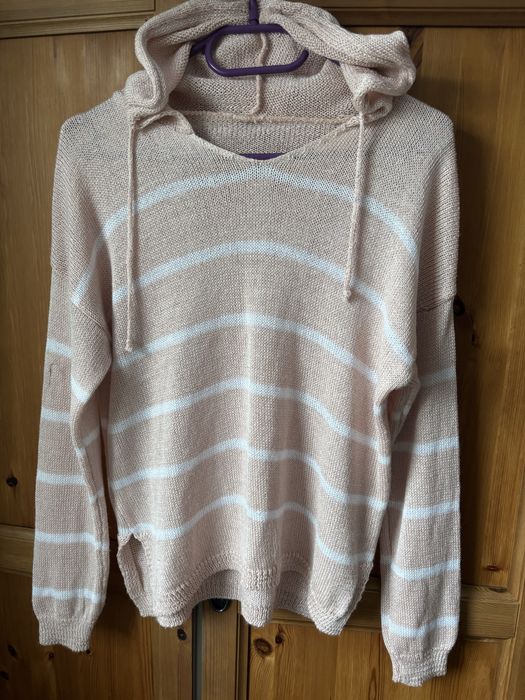 Sweter z kapturem r. Uniwersalny