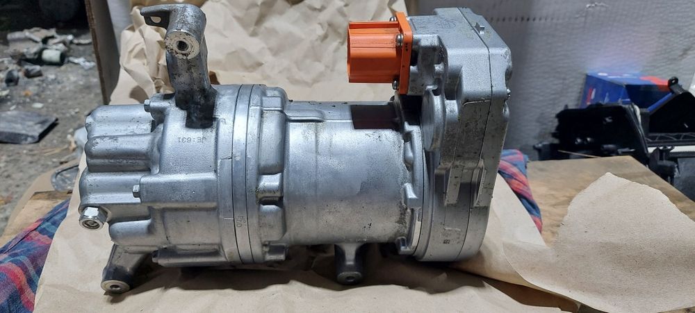 Компресор кондиціонера Tesla 150125600