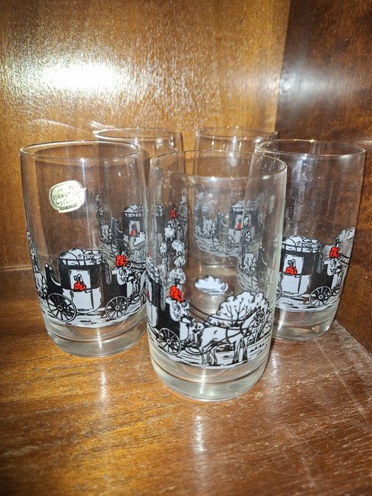 Стаканы стеклянные  10 штук и разные