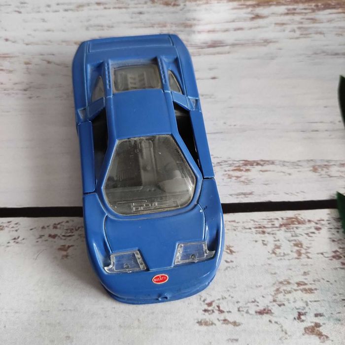 машина Maisto Bugatti 1/38, металл