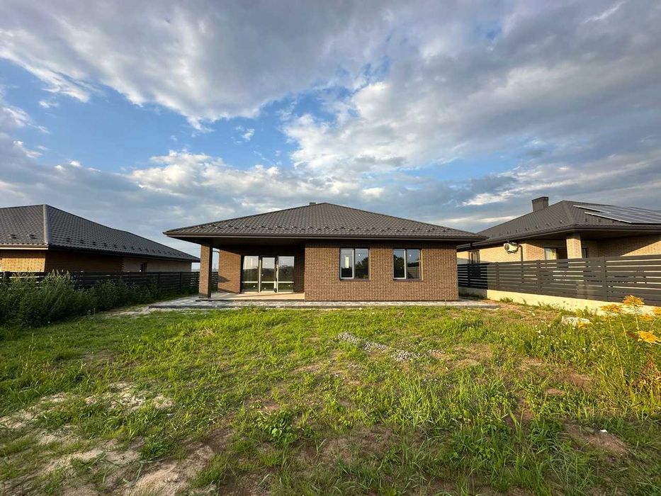 Сучасний Будинок в Обарові з власною ділянкою 7 сот.