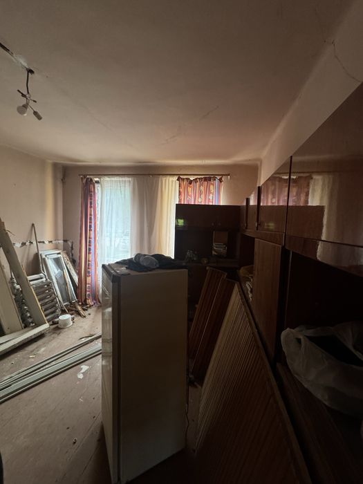 Продаж: частини будинку   з гаражем у центрі Ужгорода терміново