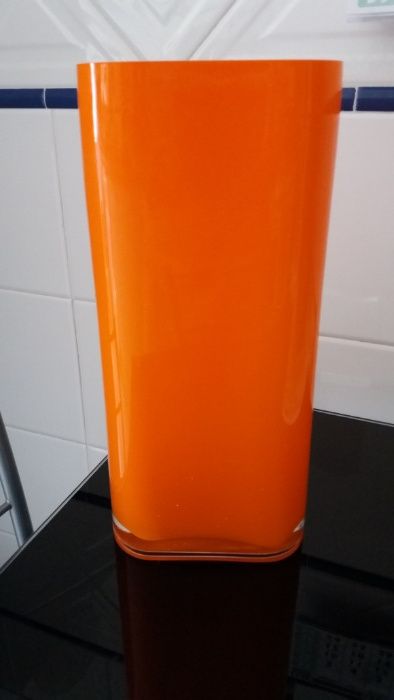 Orange-colored Area Pitcher434688140457420802