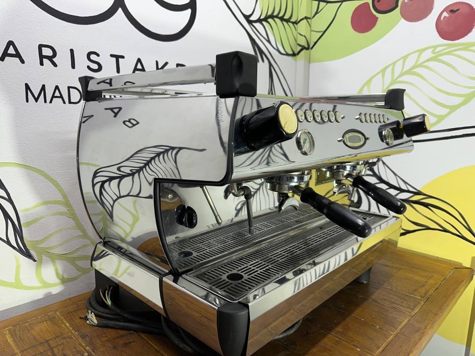 Професійна кавоварка La Marzocco