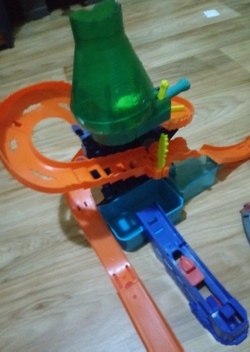 sprzedam zestaw hot wheels