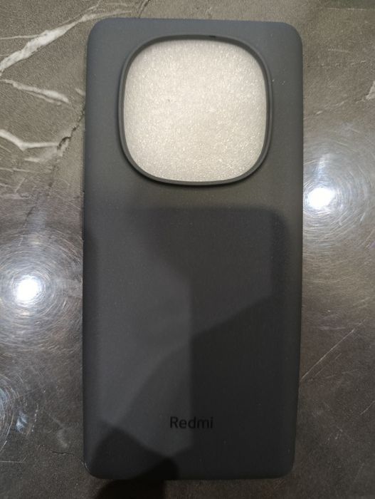 Продам 2 новых чехла,3-й в подарок для Redmi Note 14 Pro