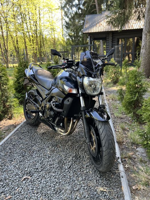 Suzuki gsr 600.  (yamaha kawasaki honda )
