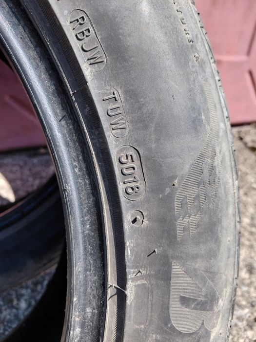 Шини 245/50 R18  3 - шини Bridgestone, 1 - Michelin