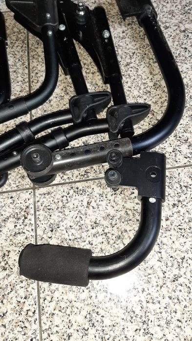 Antibloqueio e apoios de braço para cadeira de rodas