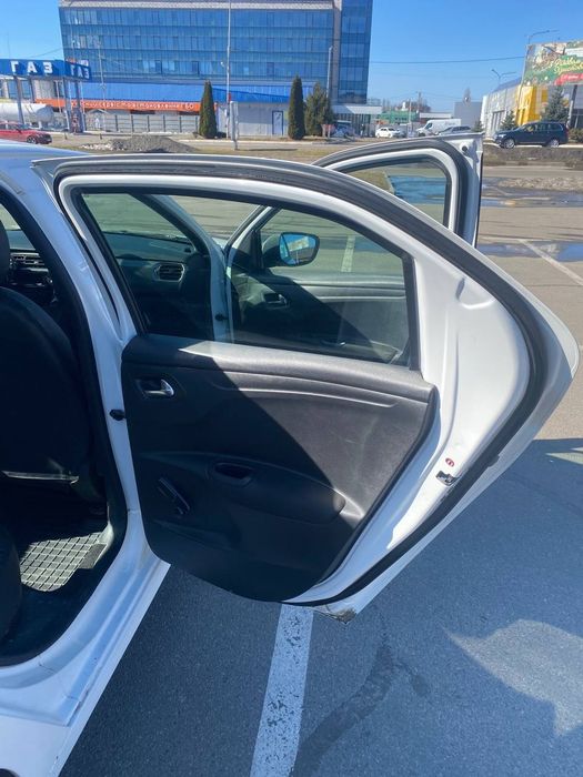 Citroën C-Elysee 1.6 газ/бензин