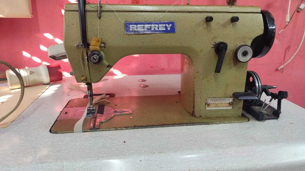 Máquina de Costura Industrial Zig-Zag REFREY RM-20U-1 – Calçado e Fitas