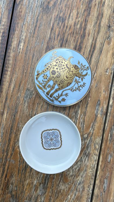 Caixa Vista Alegre Golden Bull– porcelana colecionável