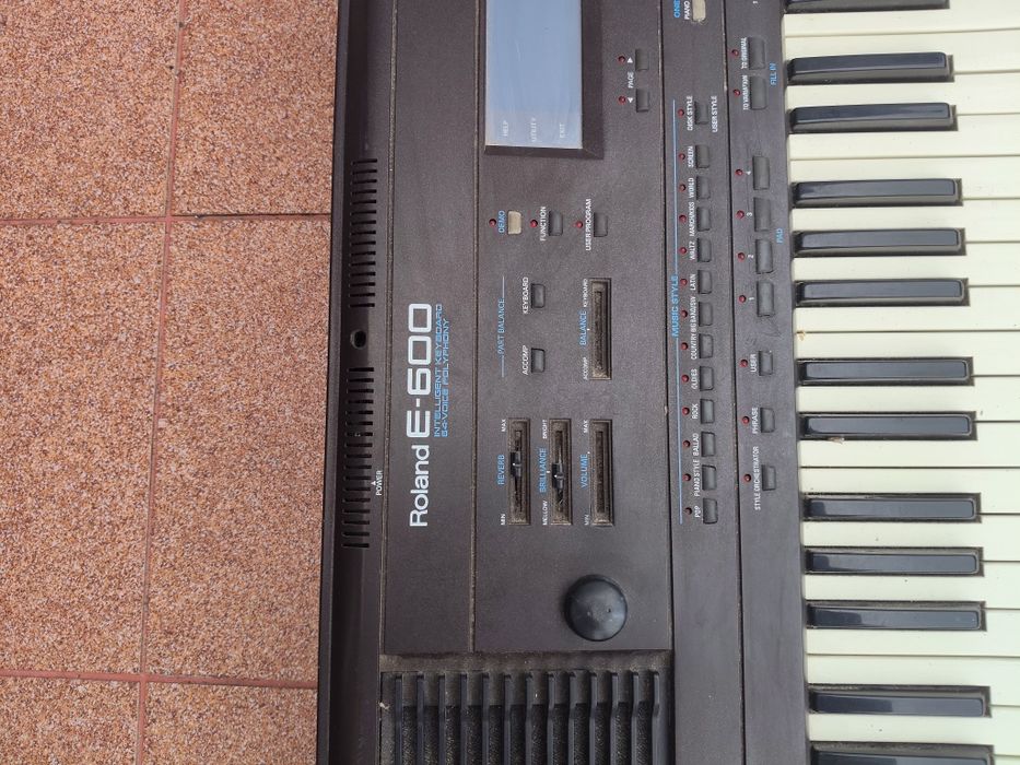 Keyboard Roland e-600