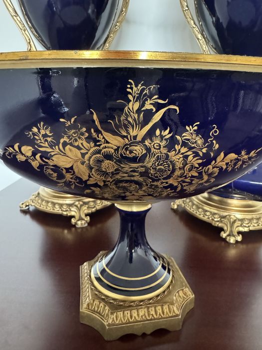 Anforas  antigas com taça