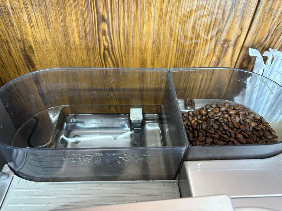 Maquina cafe saeco royal digital