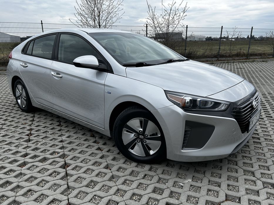 Hyundai Ioniq hybrid blue