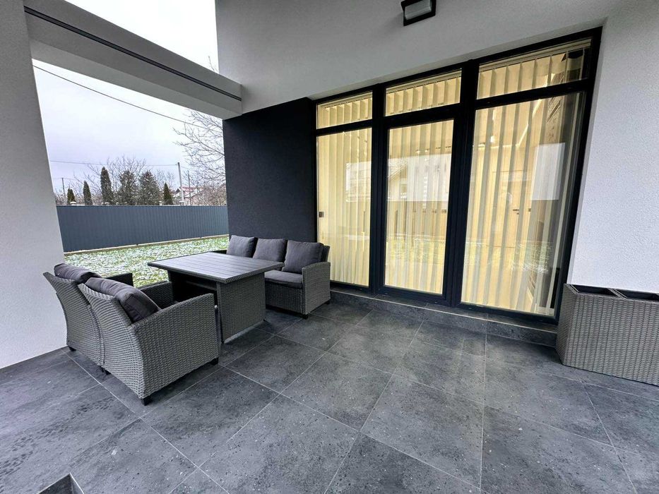 Продається просторий будинок з сучасним ремонтом в Крихівцях.