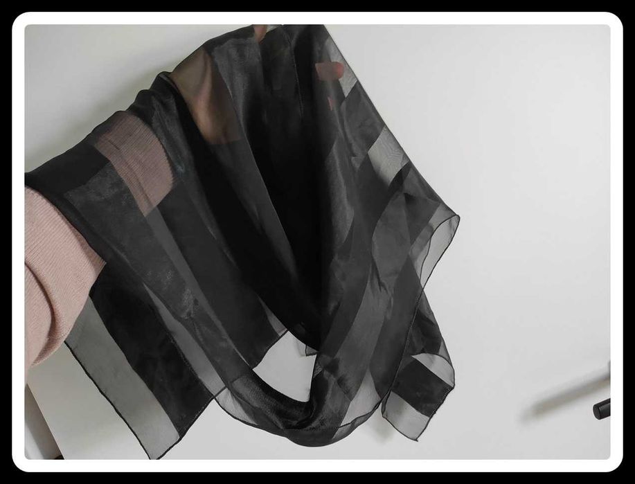 Czarny szal chusta 32 cm x 136 cm w pasy