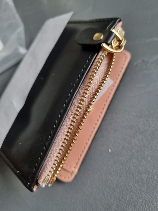 Mały czarny portfel pojemny