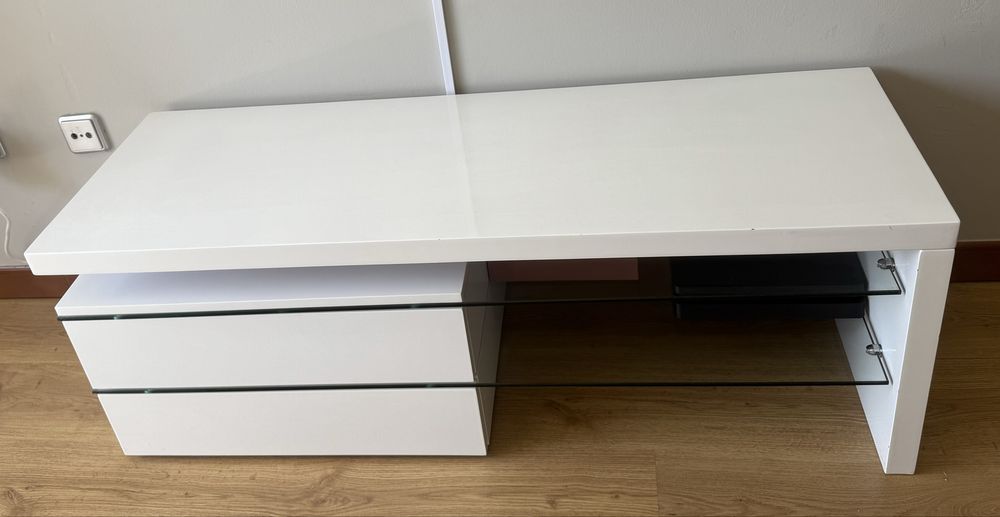 Móvel de alto brilho com duas gavetas