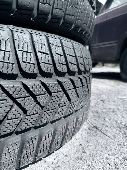 255 40 20 Pirelli Sottozero 3 99% 2023 Шини Зима