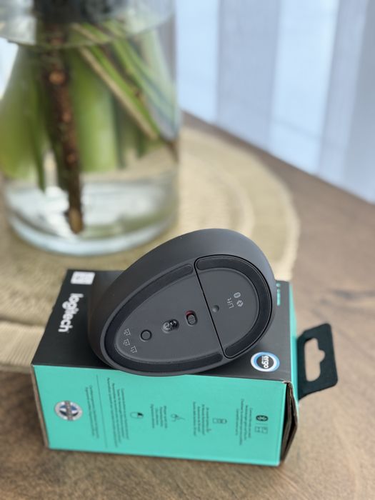 Компютерна миш Logitech Lift Vertical Ergonomic