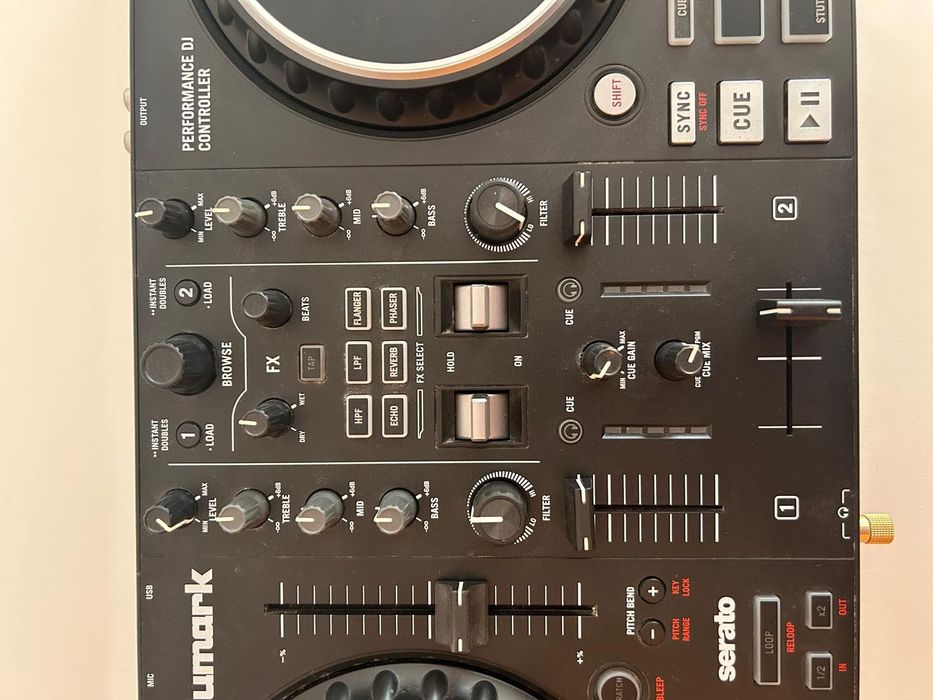 Controlador DJ Numark Mixtrack Pro FX