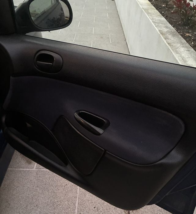 Peugeot 206 1.1 Gasolina – Económico – Revisão em dia