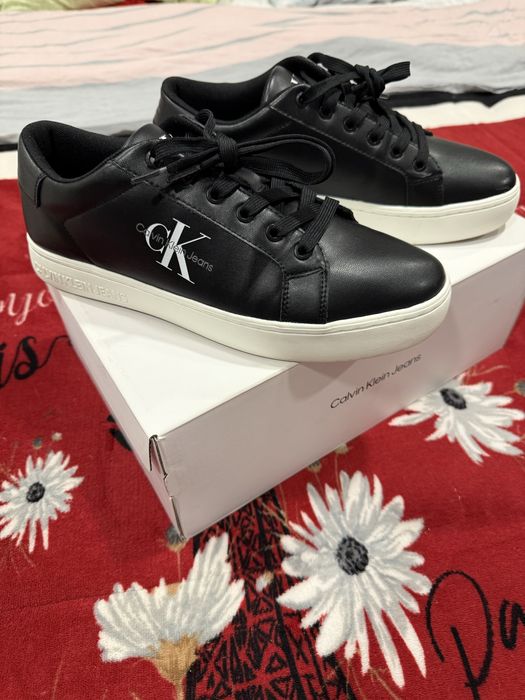 Vendo tenis usado calvin klein em bom estado