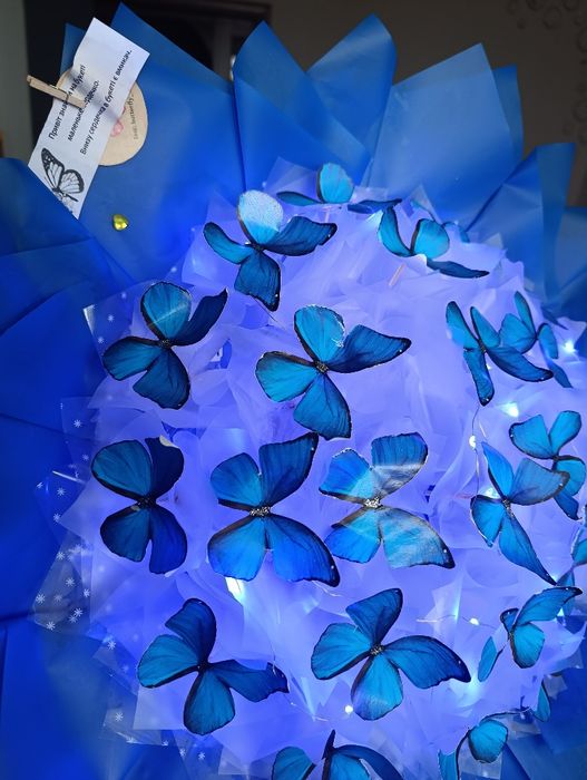 Букет із метеликами