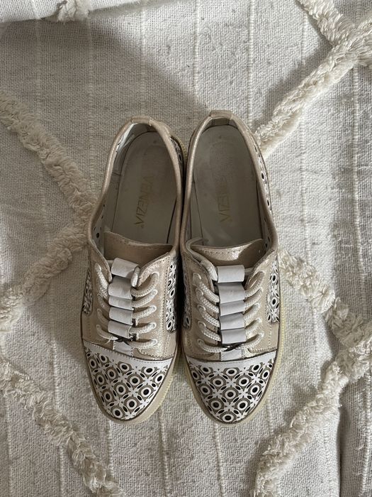 Piękne skórzane buty Venezia 41; wiosna lato; modny beż stan doskonały