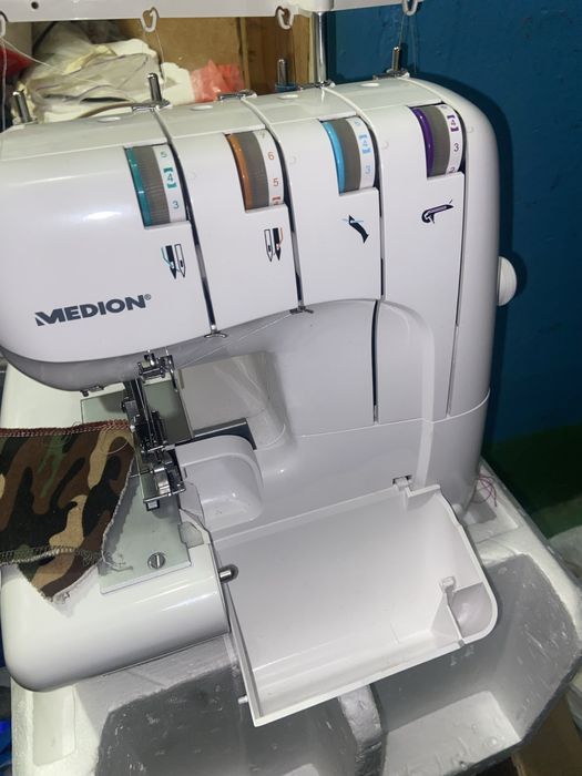 Качественный4 ниточный оверлок в новом состоянии