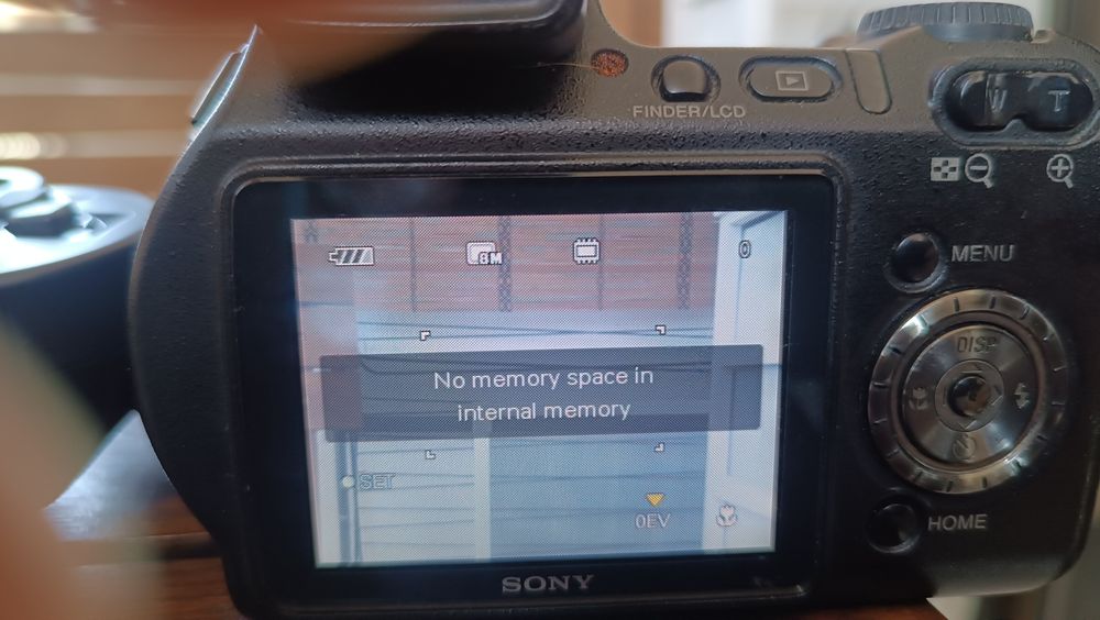Máquinas fotográficas Sony e Panasonic leica