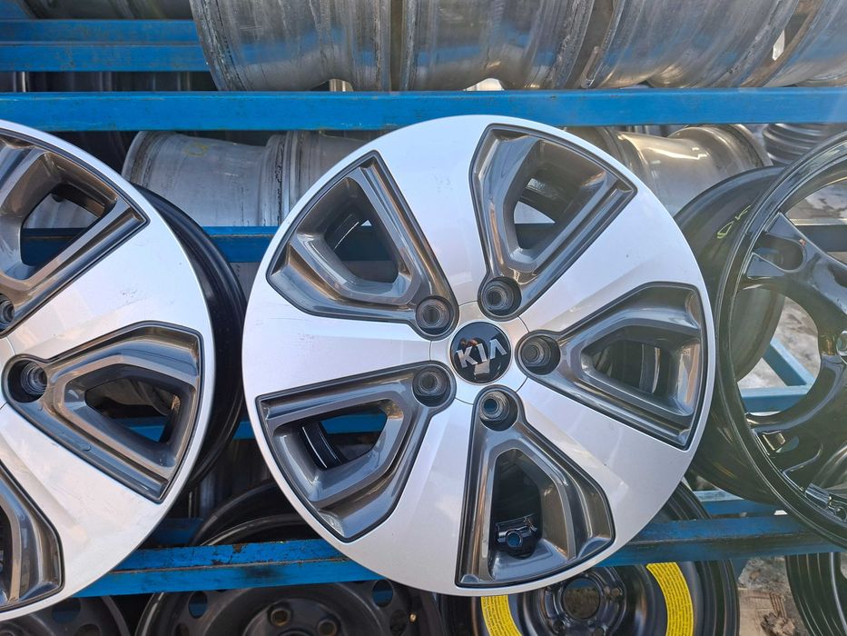 Легкосплавні диски з ковпаками KIA 5/114,3R16 6,5J ET45 КІА 2016рік .