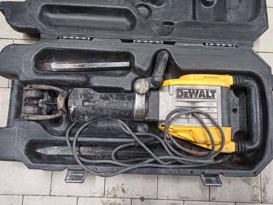 Młot wyburzeniowy DeWaltD25960