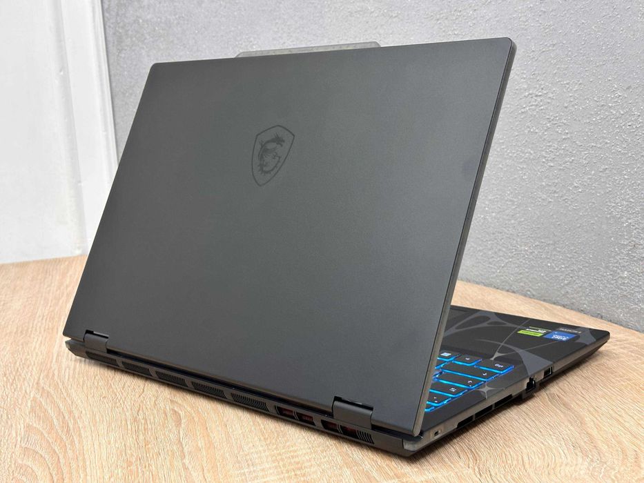 іНоваційний Ігровий Ноутбук MSI Cyborg 15.6" B2RWFKG 144Hz/Intel Core 7-240H (10Ядер 14Пот)/16Гб DDR5/1TB SSD/nVidia RTX 5060 GDDT7 8Gb/Новий/Потужний