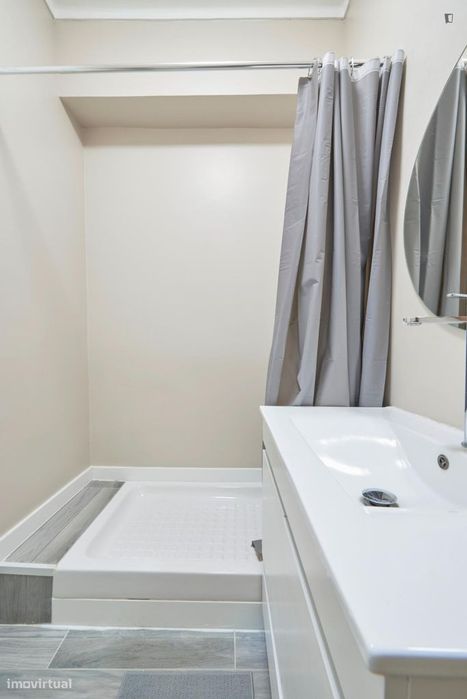 Quarto - localizado em Olaias Lisbon
