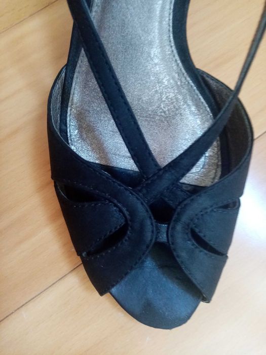 Sandália na cor preta