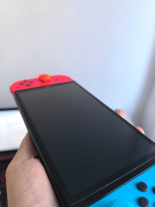 Nintendo Switch OLED + 4 Joy-Cony + Mario Kart 8 + Nintendo Switch Sports !