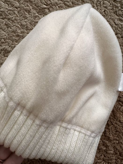 Біла шапка, в ідеальному стані