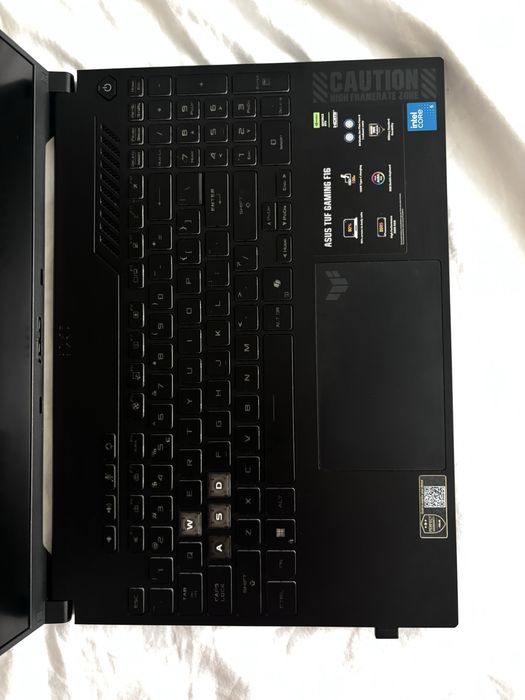 laptop gamingowy ASUS TUF Gaming F16 w bardzo dobrym stanie