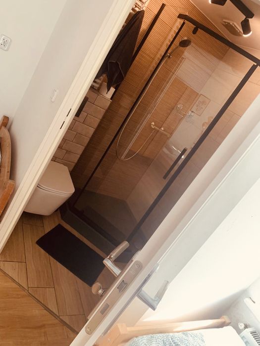 Pokoje z łazienkami dla pracowników  5 min od fabryki Mercedesa