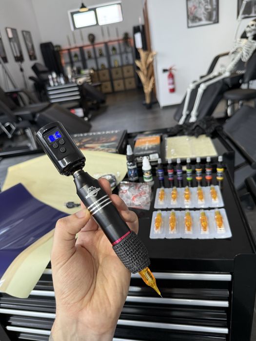 Kit Tatuagem Sem Fios COMPLETO Máquina Pen, Pele Treino C/ Instruções