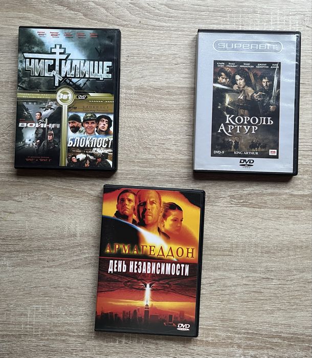 DVD диски:музика, фільми, відеоігри, касети
