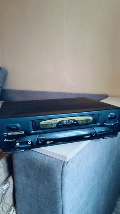 Відеомагнітофон Philips