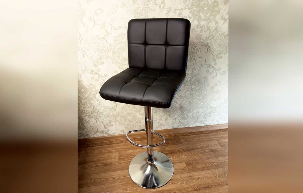 Кресло квадратное барное с серебристой ножкой/Стул барный для мастера